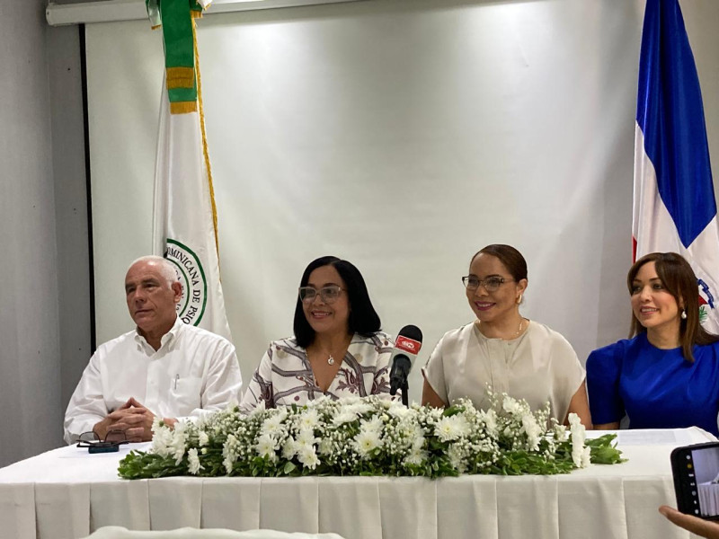 La Sociedad Dominicana de Psiquiatría (SDP) en la mesa estuvo presente; Rafael Jhonson, Ampary Reyes, Bearis Rodriguez, Yomaly Alcántara