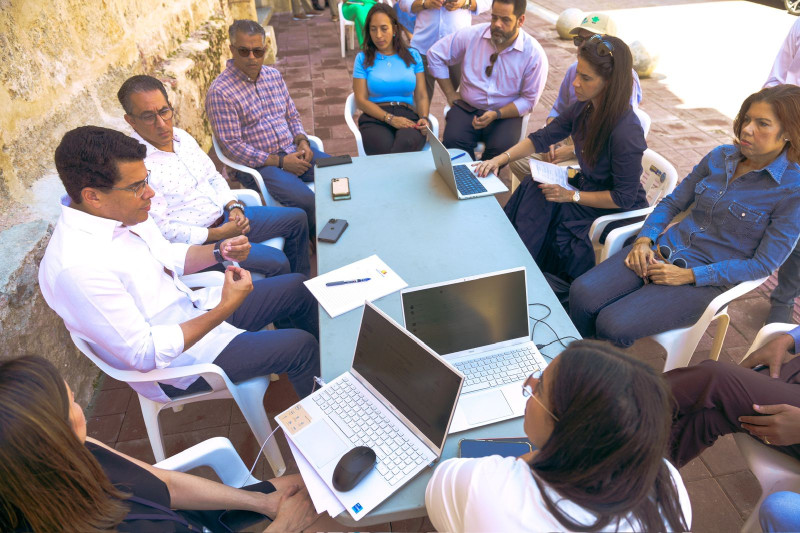 David Collado, ministro de Turismo, celebra reunión en la Zona Colonial.