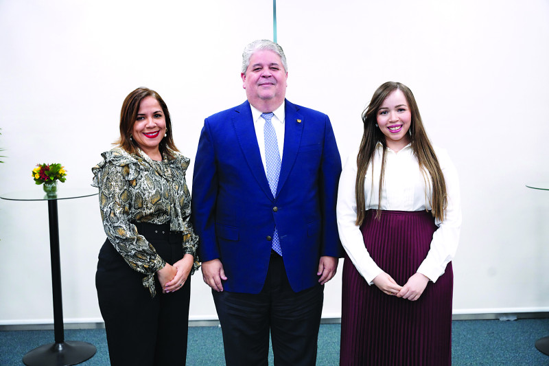 Brenda Villanueva, Edwin Kadir González y Ana Mercedes Germosén.