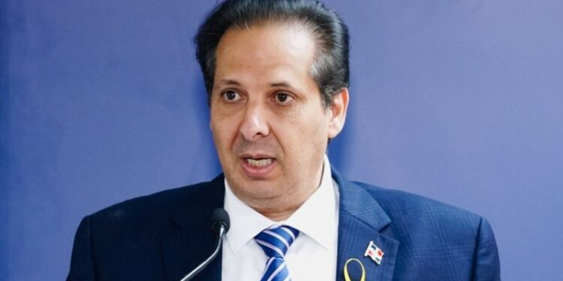 El ministro de Salud Pública, Víctor Atallah.