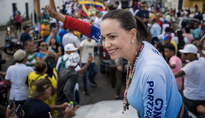 Fotografía que muestra a la líder opositora, Maria Corina Machado, en un acto de campaña el 17 de julio del 2024 en Guanare (Venezuela)