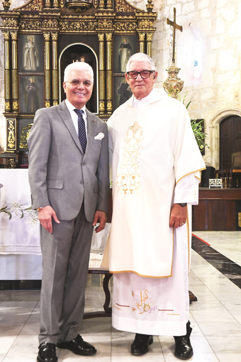 José Cáncel y el sacerdote Buenaventura Lora.