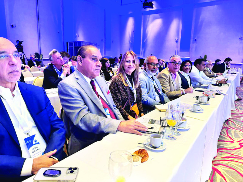 Aníbal de Castro, Miguel Franjul, Nuria Piera, Persio Maldonado, Roberto Cavada, Alba Nely Familia y José P. Monegro, en Asamblea General de la SIP, en Argentina.