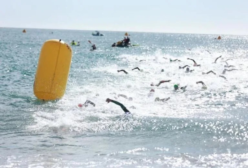 Etapa de natación del el Mundial de Triatlón en España.