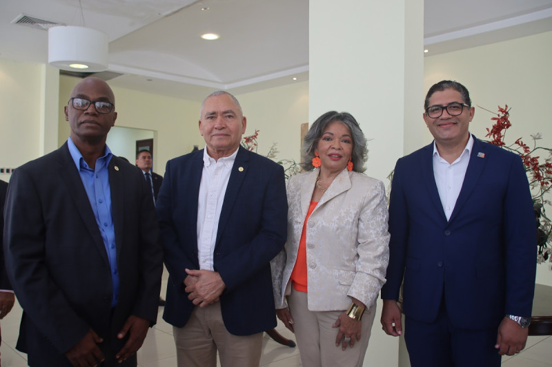 Giselio Taveras, Nancy Arias, Ariel Contreras y Javier Blanco.