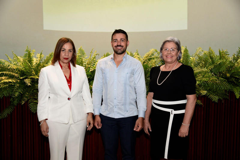 Rosario Vásquez, Óscar Polanco y Cándida Mejía.