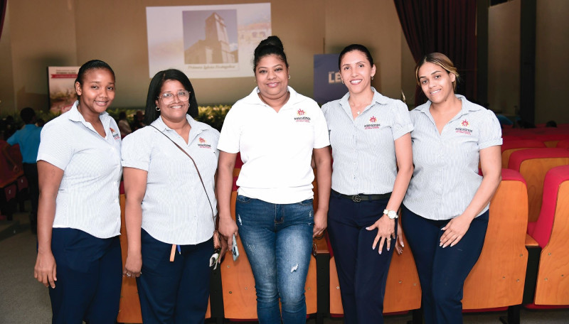 Maestras del Centro Salesiano Santiago Apóstol.