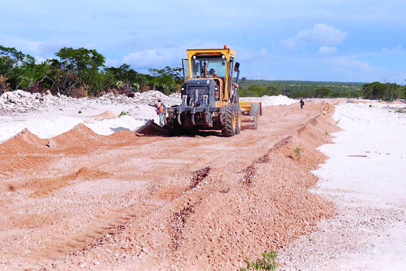 La construcción de las vías de acceso al proyecto muestran avances considerables.