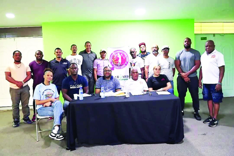 Roberto Ramírez encabeza la reunión técnica para el torneo femenino de baloncesto de FEDOCLUBES.