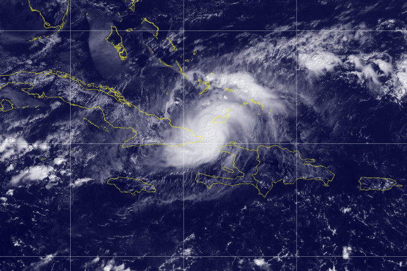 huracán Oscar acercándose al este de Cuba.