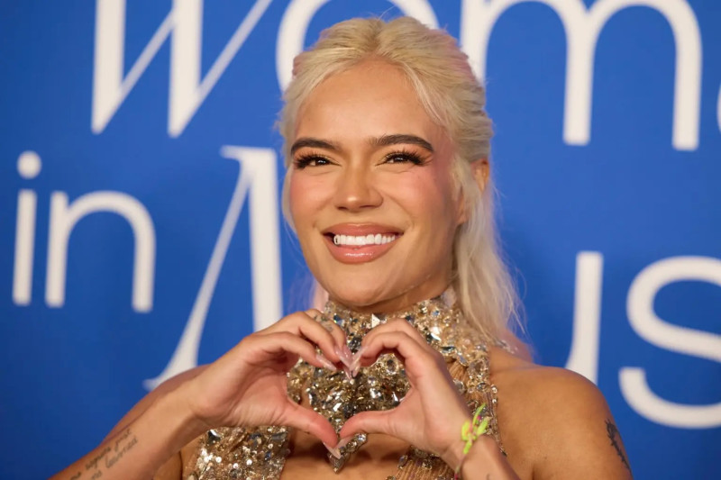 Karol G en foto de marzo pasado cuando recibió un reconocimiento en los galardones Billboard Women in Music en el YouTube Theater en Los Ángeles (EE.UU.).