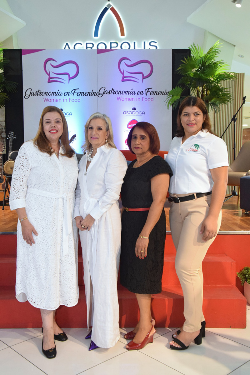 Dolnidi Franco, Desiree Domit, Dominga Gertudis Ureña y Clarine Balbuena.