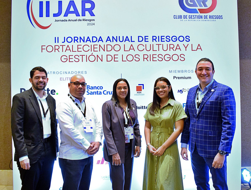 Pedro Rosario, Jharol Guevara, Janet Zarzuela, Leslie Guerra e Iván Tejeda.