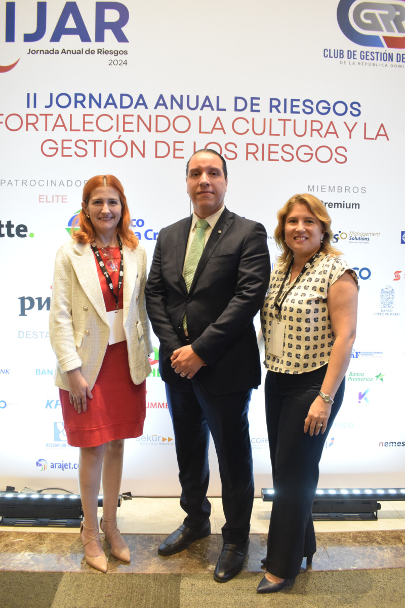 Patricia Orizondo, Carlos Rodríguez y Tania Gómez.