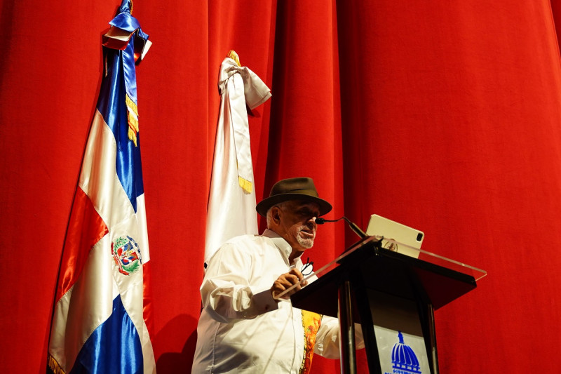 Giovanny Cruz, viceministro de Creatividad y Formación Artística, durante la apertura del Festival Nacional de Teatro 2024.