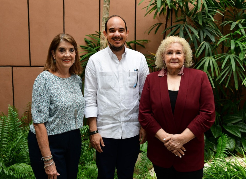 María Alicia Urbaneja, directora ambiental de la Fundación Propagás; Carlos Batista, viceministro de Áreas Protegidas y Biodiversidad; y la bióloga Yvonne Arias, coordinadora del Encuentro Verde.