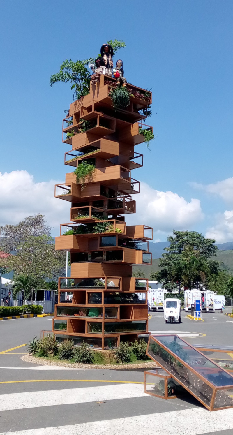 Escultura al aire libre en el centro de eventos Valle del Pacífico., Zona Azul de la COP16