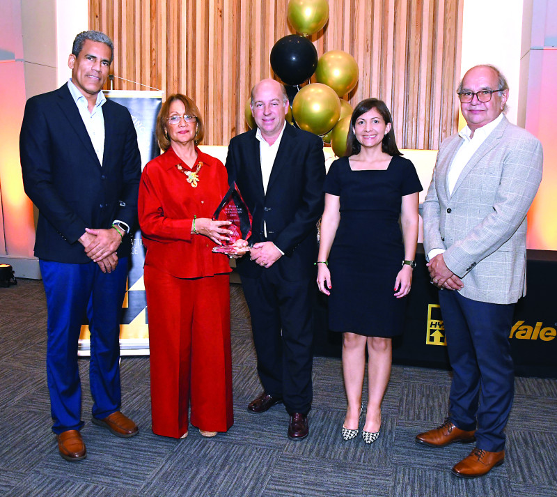 Marlon Hernández, Milagros Abreu, Enrique García, Carla Frías y George González