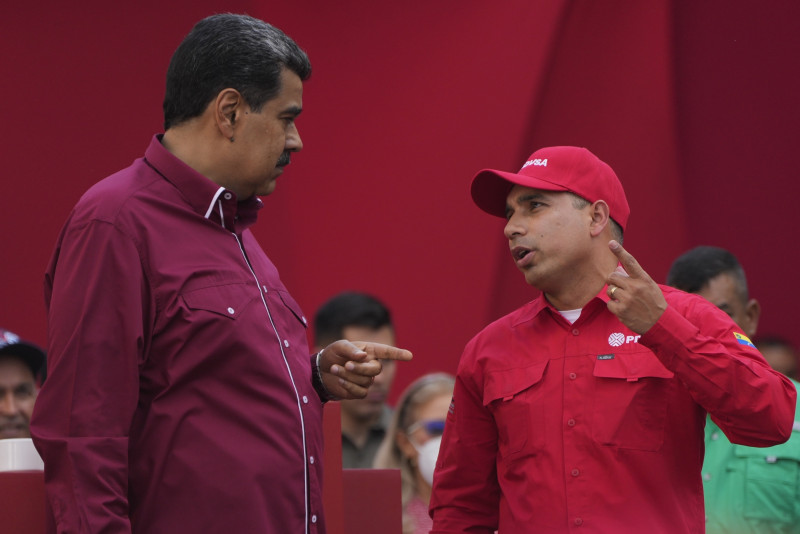 Nicolás Maduro y  Pedro Tellechea