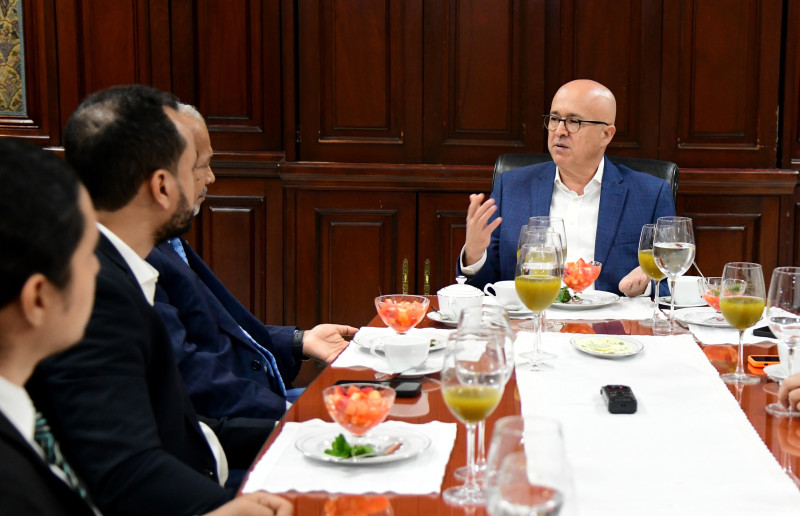 Francisco Domínguez Brito en el desayuno de Listín Diario.