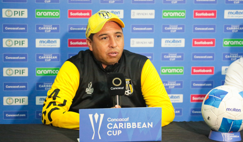 Hiram Apaiz es el director técnica del Moca FC.