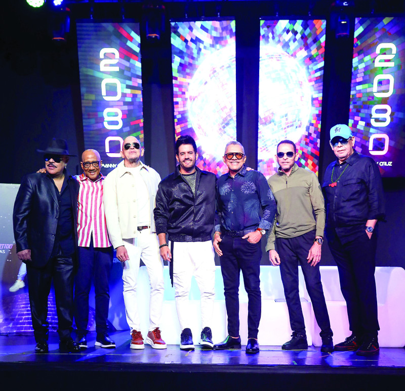 Aramis Camilo, Dioni Fernández, Luis Rosario, Manny Cruz, Rafa Rosario, Tony Rosario y Fernando Villalona en la discoteca Jet Set.durante la presentación del álbum "2080".