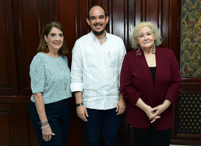 María Alicia Urbaneja, directora ambiental de la Fundación Propagás; Carlos Batista, viceministro de Áreas Protegidas y Biodiversidad; y la bióloga Yvonne Arias, coordinadora del Encuentro Verde.