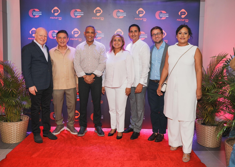 El acto inaugural fue encabezado por los ejecutivos de Caribbean Cinemas, Robert Carrady, Gregory Quinn y Zumaya Cordero, además de sus invitados José López y José Abigail López, Franklin Romero y Mariana Vargas.