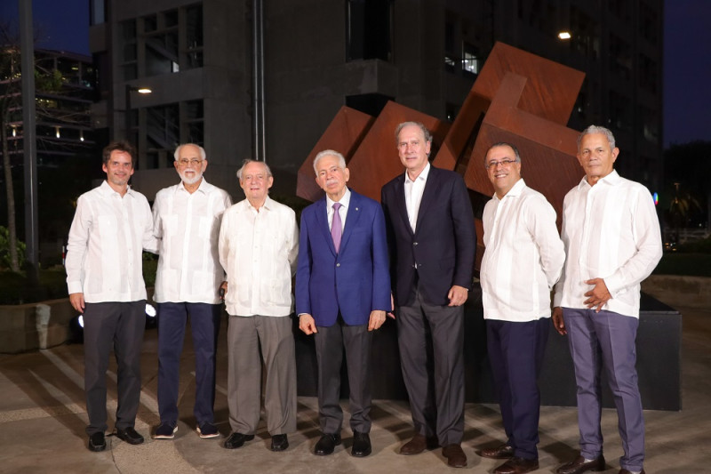 Eduardo Batlle, José Antonio Caro, Jaime Batlle, Luis Molina Achécar, Arturo Berned, Ja'el García y Plácido Piñ