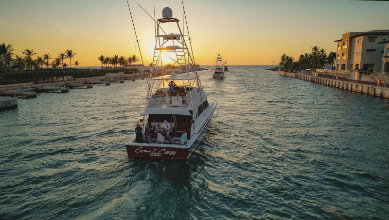 Las embarcaciones salieron durante las primeras horas del viernes para dar inicio a la pesca.