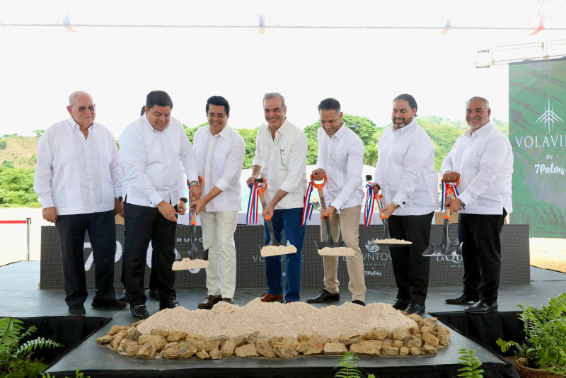 Presidente Abinader inaugura liceo, carretera, así como un muelle turístico y pesquero en Miches; también escuela básica en SPM