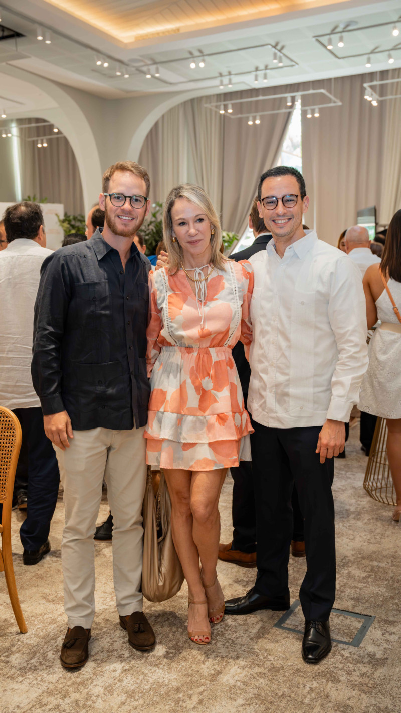 Jean Marc Finet, Michelle Soberon y Alfonso Lomba.