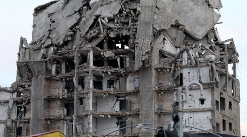 Un edificio alcanzado en un ataque israelí en Beit Lahia, en las afueras de la ciudad de Gaza, en un imagen de archivo