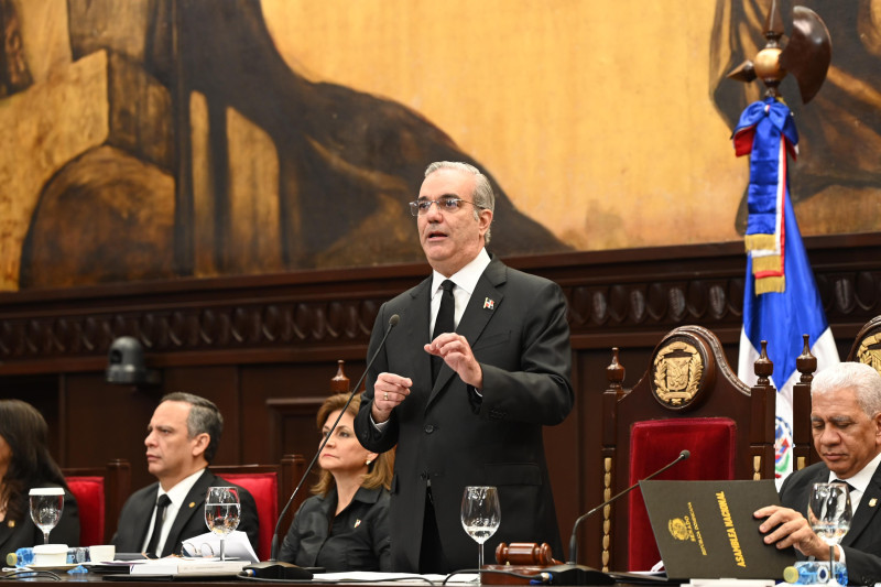 Luis Abinader proclama la nueva Constitución