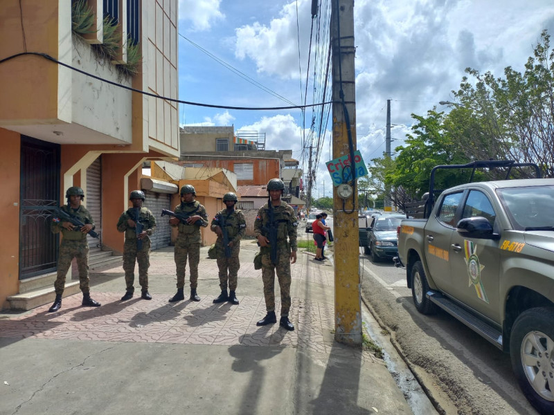 Policías en paro en San Francisco de Macorís, provincia Duarte