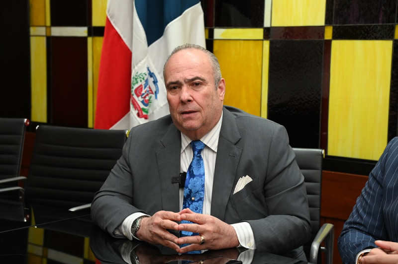 Charles Mariotti padre tiene más de 30 años de trayectoria en la política dominicana.