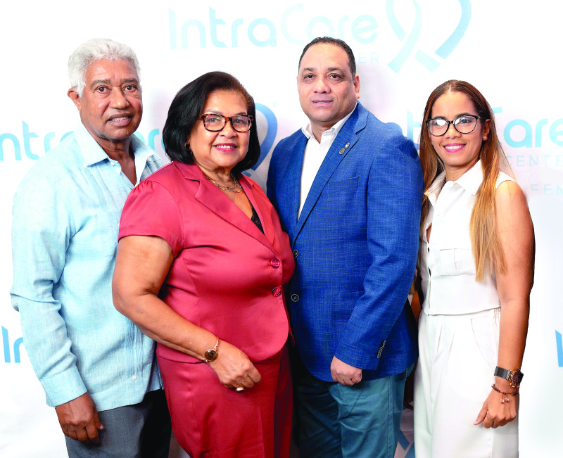 Guillermo Cruz, Marielena Cruz, Edward Alcantára y Anny Montás.