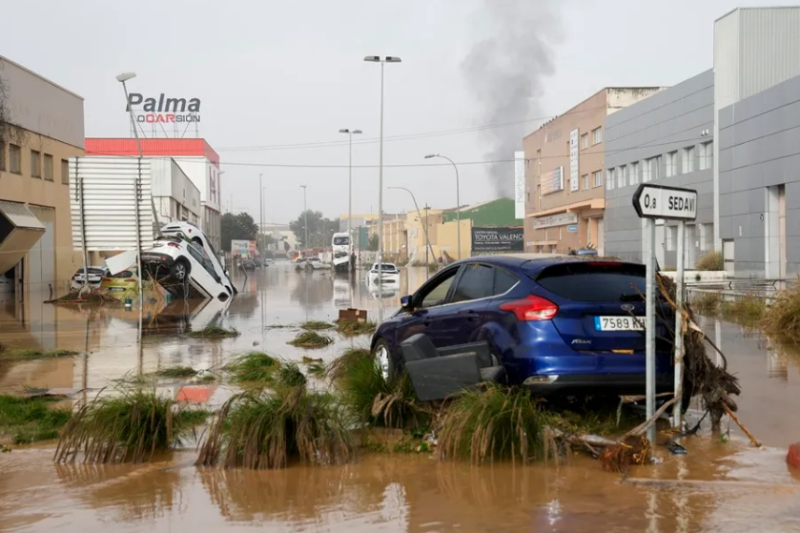 Vista general del polígono industrial de Sedaví anegado a causa de las lluvias torrenciales de las últimas horas