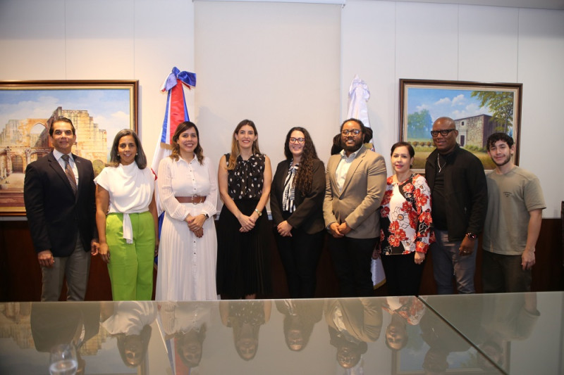 José Martin Morillo, Claudia Montas, Cristina Zapata, Dra. Loraine Amell, Laura de Jesús, Álvaro De Oleo, Marien de Moya, Freddy Montero y Luis Cepeda