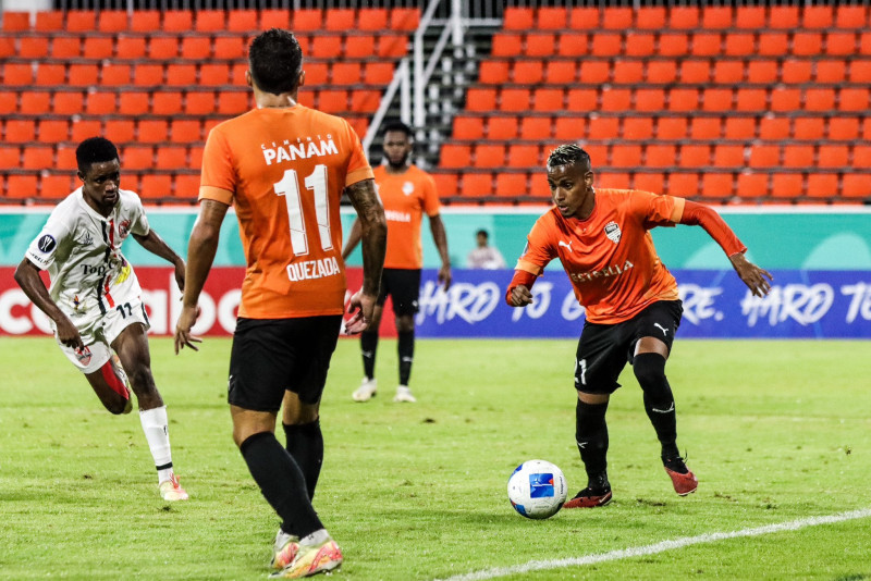 Momento de acción en la victoria del Cibao FC 4-2 sobre Real Hope.