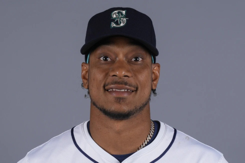 Foto del 23 de febrero del 2024, el dominicano Jorge Polanco de los Marineros de Seattle en la foto de equipo.