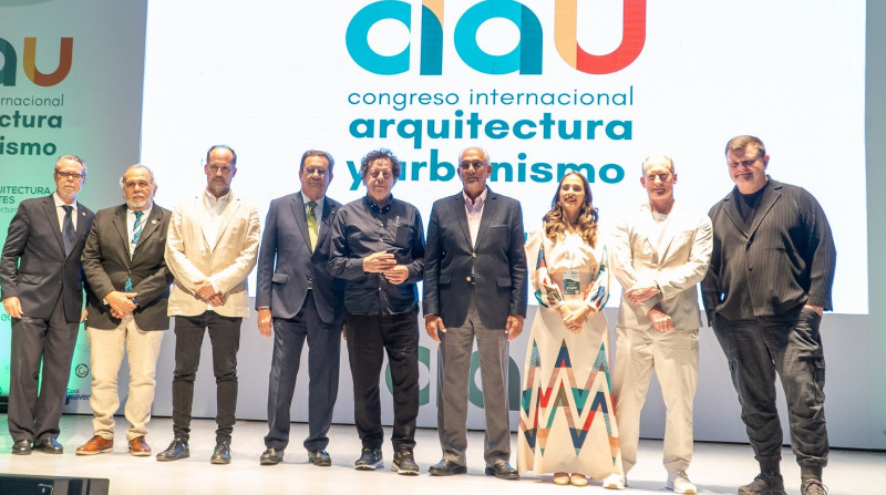 Autoridades académicas y charlistas magistrales en la inauguración de CIAU 2024