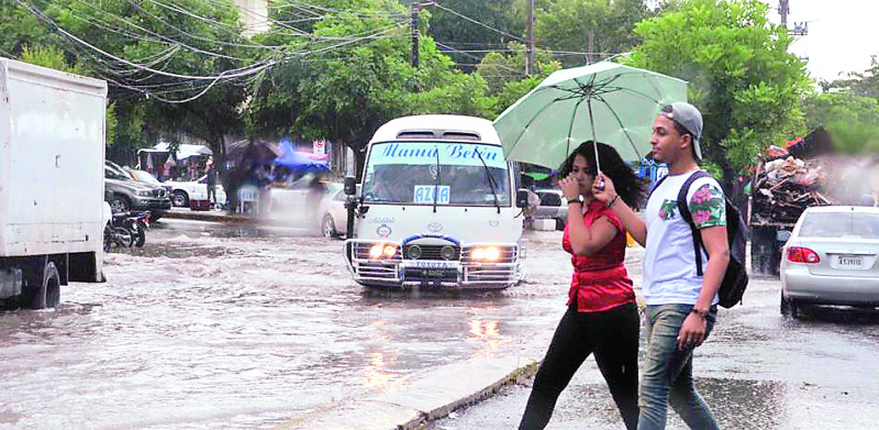 Los organismos de socorro alertan a la ciudadanía sobre las lluvias e inundaciones.