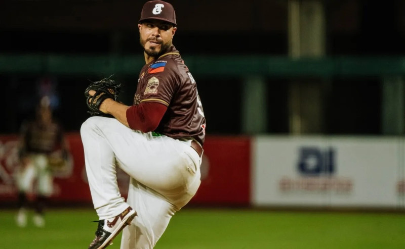 El veterano Manny Barreda, as del pitcheo de los Tomateros de Culiacàn.