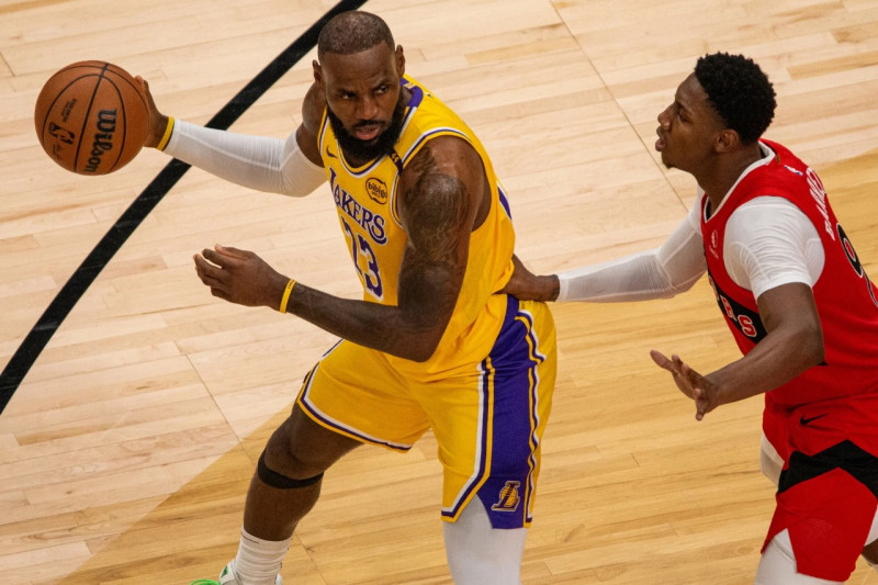 LeBron James, de los Lakers, tuvo una de sus mejores actuaciones de la recién iniciada temporada.