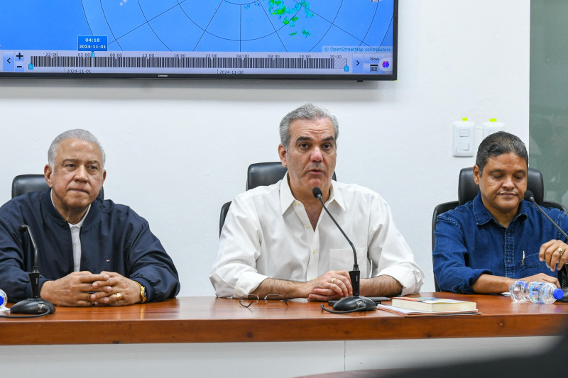 El presidente Luis Abinader encabezó una reunión con organismos estatales para tomar medidas ante disturbio tropical.