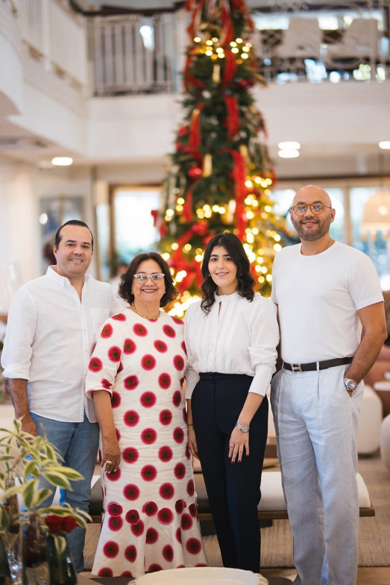 César Domínguez, Charo Gómez de Domínguez, Silvia Domínguez y Gobi Domínguez-