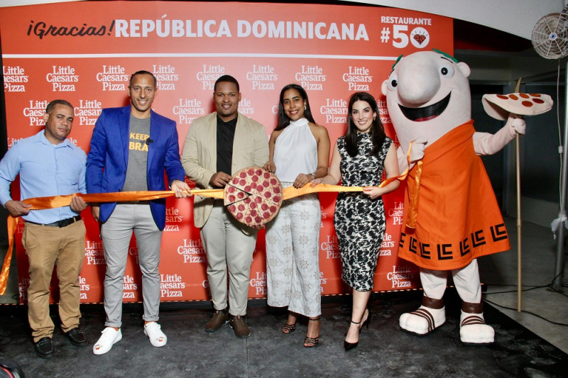 Eury de León, Cristino Rosario, Starlin Carela, Stephani Figueroa y Jessica Carela