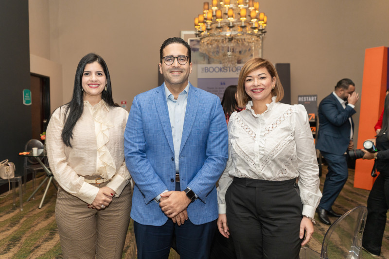 Laura Haché, Marcos Medrano y Claudia Espinal.