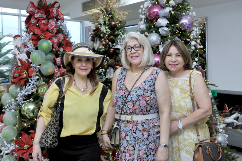 Mildred de León, Ruth Morel y Herlinda de Álvarez.